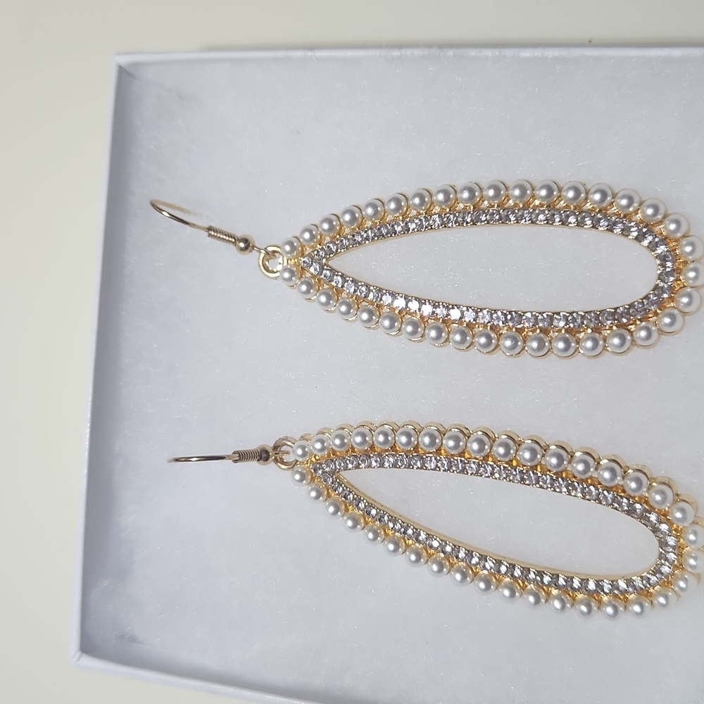 Elegant Gold Pearl Drop Earrings